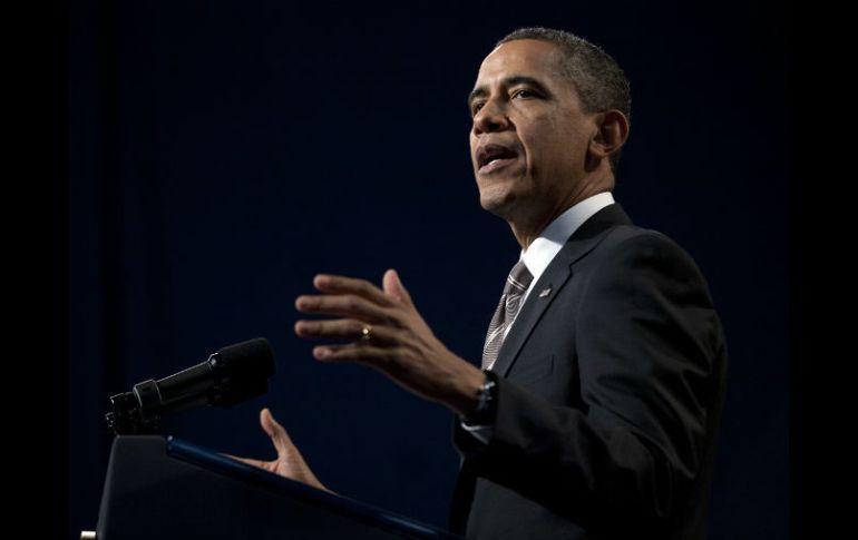 Imagen de Obama al hablar en Hyde Park Academy. AP /