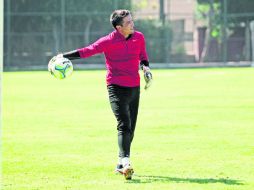 Con la cortina abajo. El arquero chileno del Atlas, Miguel Pinto, sólo ha permitido dos goles en tres juegos de local. MEXSPORT /