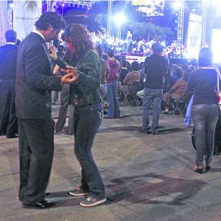 Al ritmo de la OFJ, bailan ''Danzón No. 2''