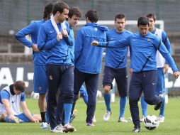 FIGURA. Carlos Vela (d) lleva nueve anotaciones en la presente temporada con la Real y es el goleador del equipo. EFE /