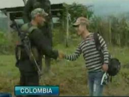 El canal venezolano Telesur transmitió en directo la entrega, efectuada en la zona rural del municipio de Policarpa. EFE /