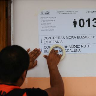 Ecuatorianos en el extranjero comienzan a votar