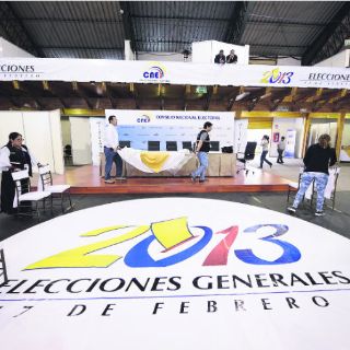 Según encuestadoras, Correa saldrá triunfador en elecciones