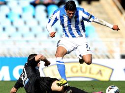 El delantero de Cancún adelanta a su equipo, que no logra mantener la ventaja. EFE /