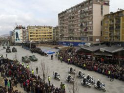Las Fuerzas de Seguridad y Polícia de Kosovo desfilan en el centro de Pristina. AP /