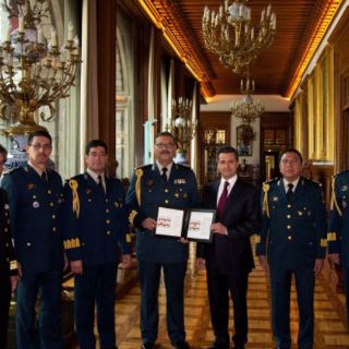 Peña Nieto rinde homenaje al Estado Mayor Presidencial