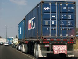 Los vehículos recuperados y los dos presuntos delincuentes fueron puestos a disposición del agente del Ministerio Público. ARCHIVO /