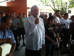 López Obrador aseguró que Morena defenderá a los maestros de la ''amenaza'' que representa la Reforma Educativa. ARCHIVO /