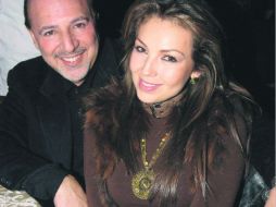 Thalía y Tommy Mottola. Esta relación ha sido duradera y, en el ámbito profesional, a ella le ha venido muy bien. ESPECIAL /