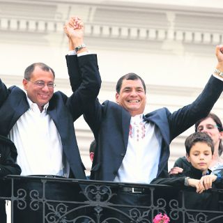 Correa le saca 40 puntos de ventaja a Guillermo Lasso