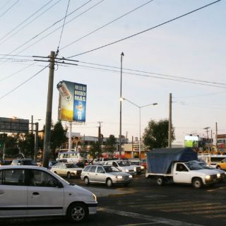 Cierran tramo de Ávila Camacho por choque