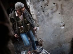 Este lunes, los rebeldes se apoderaron de un retén militar en la carretera  que conduce al aeropuerto internacional de Alepo. AFP /