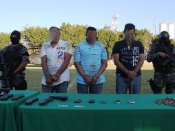 A los detenidos se les aseguraron armas de diferentes calibres. ESPECIAL /
