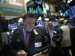 El índice que agrupa a treina de las mayores empresas cotizadas de EU recuperó los 14 mil puntos. AP /