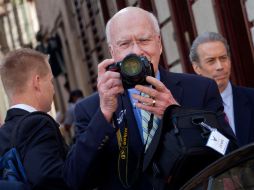 El senador demócrata Patrick Leahy toma una fotografía durante su estancia en Cuba. AP /