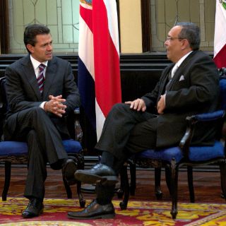 Peña recibe Orden Nacional Juan Mora Fernández