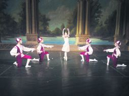 Talento artístico. El grupo de bailarines de entre los 11 y 18 años de edad está liderado por los solistas Ogata Mai y Zabotin Ilya. ESPECIAL /