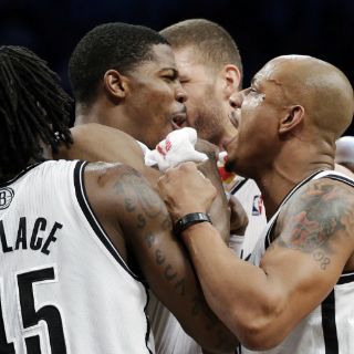 Nets vencen a Bucks en tiempo extra