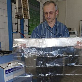 Crean envases biodegradables con poliéster natural