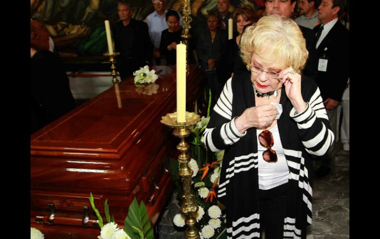 Silvia Pinal se mostró muy conmovida por la muerte del actor. NTX /