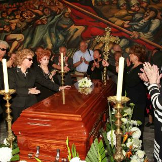 Despiden a Joaquín Cordero entre lágrimas, vítores y aplausos