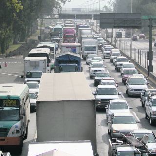 Las calles tapatías le quedan chicas al creciente parque vehicular