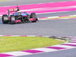 Vuela sobre la pista. Sergio Pérez fue el único en romper la barrera del minuto con 22 segundos. AFP /