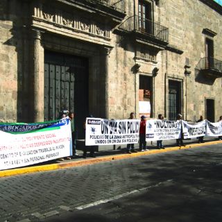 Policías ''no aptos'' vuelven a manifestarse