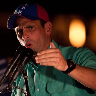 Capriles acusa al gobierno de tapar crisis con salud de Chávez