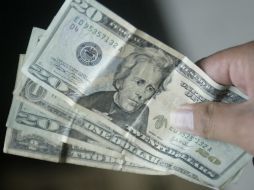 Bancos de Tijuana ofecen el billete verde hasta en 12.97 a la venta. ARCHIVO /