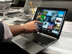 Google presentó en San Francisco el ordenador portátil con pantalla táctil diseñado para los usuarios de gama alta. AFP /