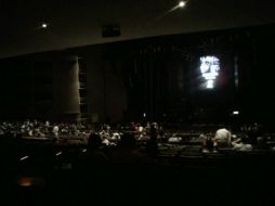 Al interior del Telemex, el público sigue entrando para disfrutar del show. EL INFORMADOR /