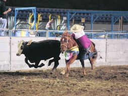 Campeonato mundial de colas. Así ejecutan la suerte los coleadores venezolanos, que harán hoy su presentación. EL INFORMADOR /