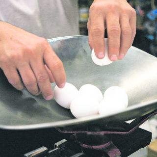 El huevo sube por libre mercado, dicen productores