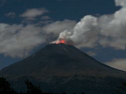 El volcán Popocatépetl registró en las últimas 24 horas un total de 33 exhalaciones de baja y moderada intensidad. ARCHIVO /