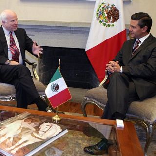 Peña Nieto se reúne con senador McCain
