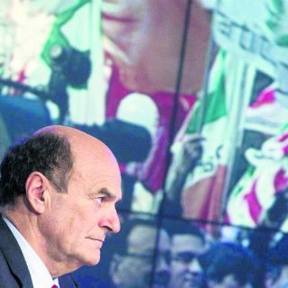Bersani llama a terminar con 20 años de ''berlusconismo''
