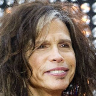 Steven Tyler reconoce que gastó millones de dólares en sus adicciones