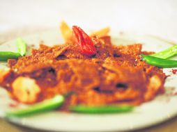 Seis chiles se incluyen en la salsa de este platillo: piquín, serrano, habanero, de árbol, chiltepín y Bhut Jolokia.  /