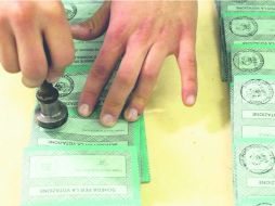 Hoy y mañana se elegirán  630 miembros de la Cámara de Diputados y los 315 miembros elegibles del Senado italiano. AFP /