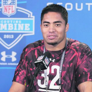 Manti Te’o da la cara al exponerse a la prensa