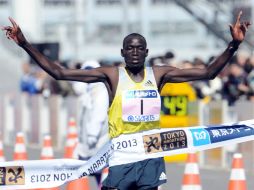 Kimetto resulta vencedor en una carrera en la que participan 36 mil personas. AFP /