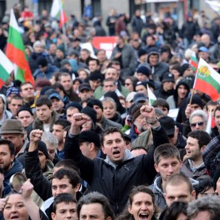 Protestan de nuevo en Bulgaria contra políticos