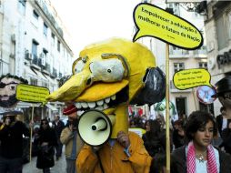 Los portugueses son considerados uno de los pueblos más pacíficos, por lo que sus protestas son cada vez más creativas. ARCHIVO /