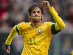 Neymar aún no consigue abandonar la Liga Brasileña, se espera que en 2013 lo haga. ARCHIVO /