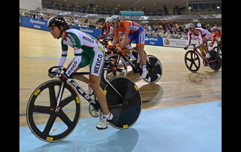 Sofía Arreola (izq) en una de las competencias del Mundial en Minsk. AFP /