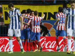 El colombiano Falcao anota la pena máxima y da el décimocuarto triunfo a los colchoneros en su estadio. EFE /