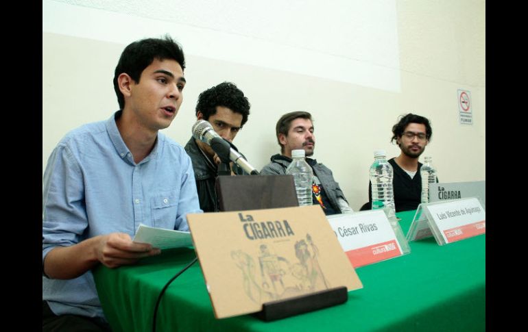 Julio César Rivas, Luis Vicente de Aguinaga, Héctor Hernández Montecinos y Rubén Gil en la presentación de ''La Cigarra''. EL INFORMADOR /