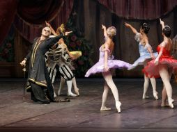 30 personas forman parte del elenco del ballet que representa ''La Bella Durmiente''.  /