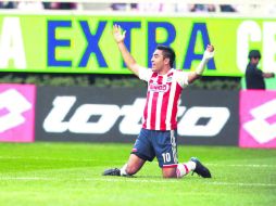 Marco Fabián fue la figura del partido al anotar los dos goles rojiblancos que le valieron tres puntos importantes al Rebaño. EL INFORMADOR /